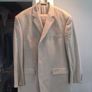 Men’s beige suit great condition